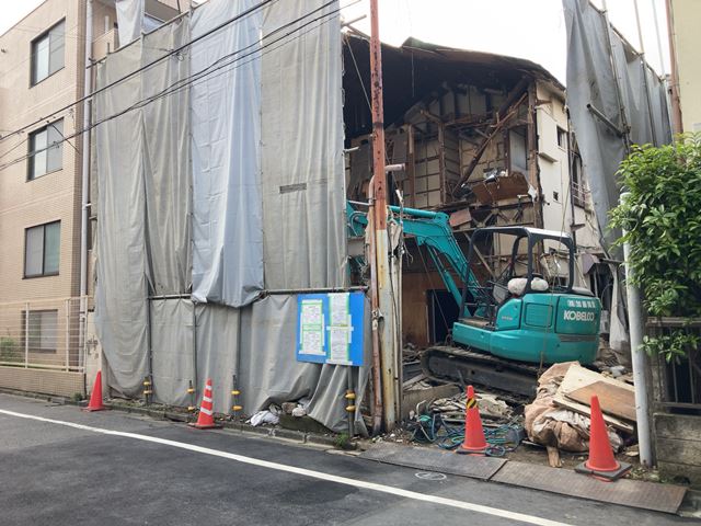 木造２階建て家屋解体工事(東京都大田区下丸子)　工事中の様子です。